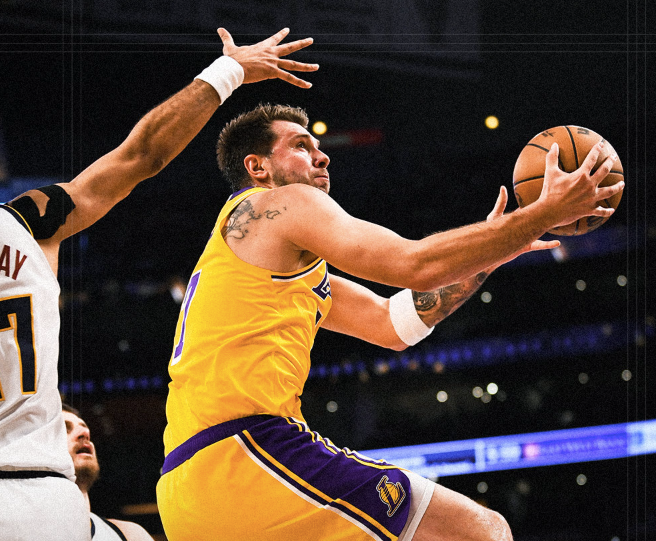 开云体育-最多领先17分！湖人火力全开：东契奇16分8助，詹姆斯单节11分